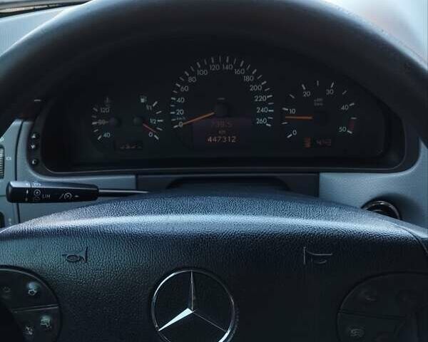 Синий Мерседес Е-Класс, объемом двигателя 2.2 л и пробегом 447 тыс. км за 2700 $, фото 17 на Automoto.ua