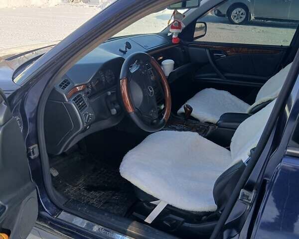 Синий Мерседес Е-Класс, объемом двигателя 2.7 л и пробегом 430 тыс. км за 4850 $, фото 3 на Automoto.ua