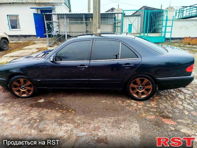 Синий Мерседес Е-Класс, объемом двигателя 2 л и пробегом 300 тыс. км за 3700 $, фото 6 на Automoto.ua