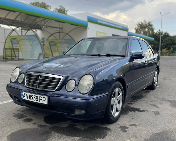 Синий Мерседес Е-Класс, объемом двигателя 2.2 л и пробегом 314 тыс. км за 4999 $, фото 3 на Automoto.ua