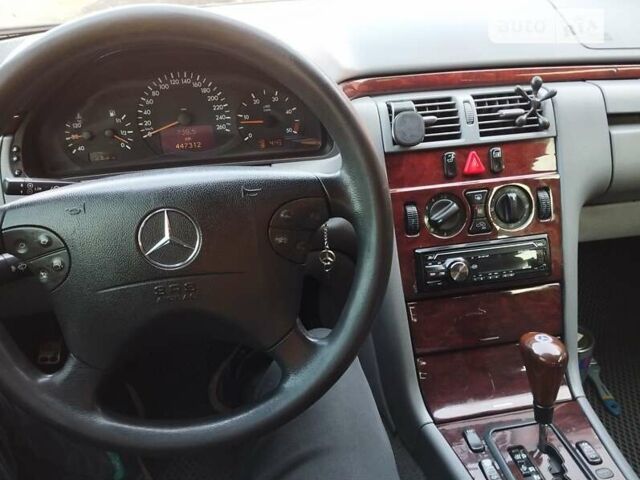 Синий Мерседес Е-Класс, объемом двигателя 2.2 л и пробегом 447 тыс. км за 2700 $, фото 18 на Automoto.ua