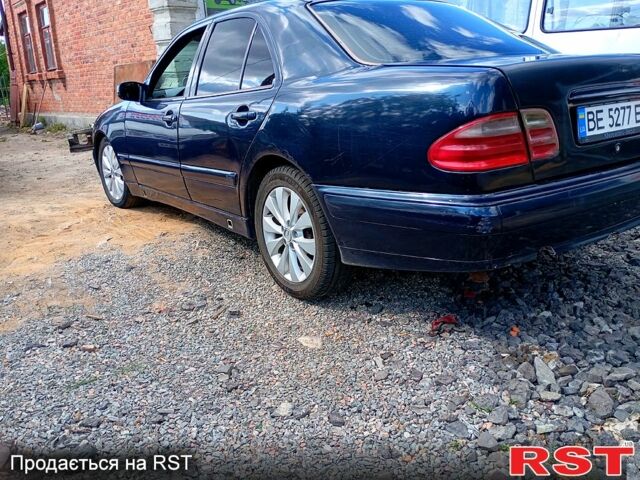 Синий Мерседес Е-Класс, объемом двигателя 2 л и пробегом 0 тыс. км за 2500 $, фото 2 на Automoto.ua