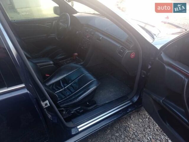 Синий Мерседес Е-Класс, объемом двигателя 2.4 л и пробегом 320 тыс. км за 2600 $, фото 6 на Automoto.ua