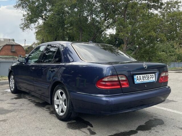 Синий Мерседес Е-Класс, объемом двигателя 2.2 л и пробегом 326 тыс. км за 4300 $, фото 3 на Automoto.ua