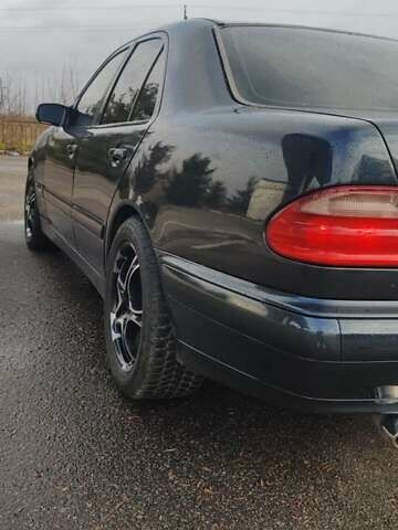 Синій Мерседес Е-Клас, об'ємом двигуна 2 л та пробігом 300 тис. км за 4700 $, фото 11 на Automoto.ua