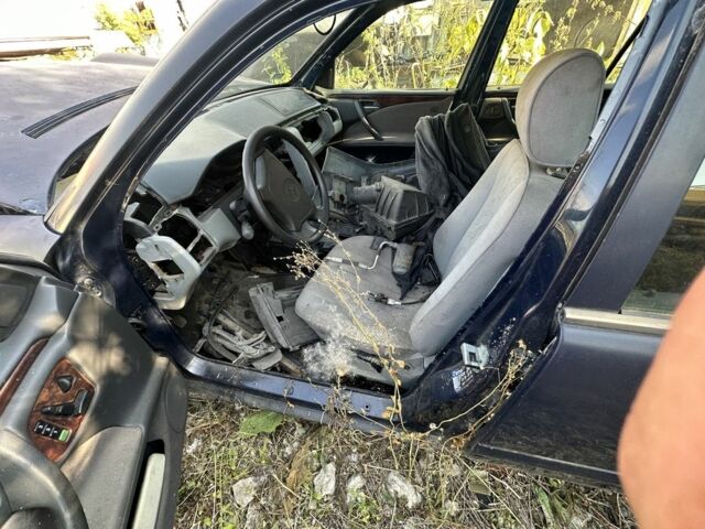 Синій Мерседес Е-Клас, об'ємом двигуна 2.2 л та пробігом 777 тис. км за 700 $, фото 2 на Automoto.ua