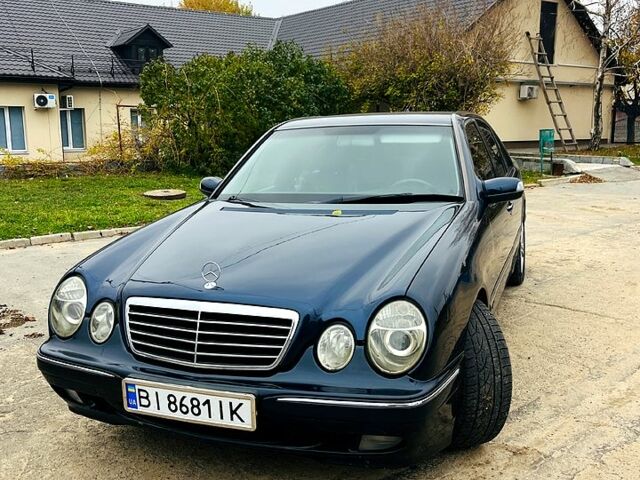 Синий Мерседес Е-Класс, объемом двигателя 2.1 л и пробегом 390 тыс. км за 5000 $, фото 1 на Automoto.ua