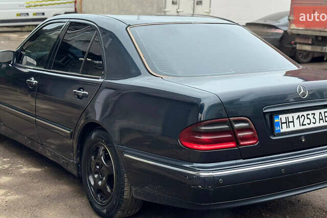 Синий Мерседес Е-Класс, объемом двигателя 2.15 л и пробегом 400 тыс. км за 3700 $, фото 3 на Automoto.ua