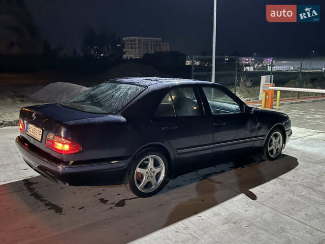 Синий Мерседес Е-Класс, объемом двигателя 2.1 л и пробегом 500 тыс. км за 2199 $, фото 4 на Automoto.ua