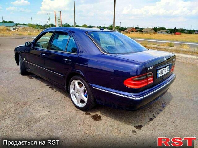 Синий Мерседес Е-Класс, объемом двигателя 4.3 л и пробегом 0 тыс. км за 4400 $, фото 3 на Automoto.ua