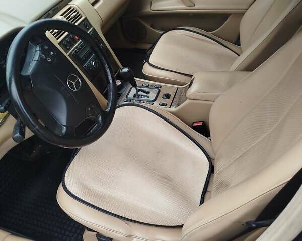 Синий Мерседес Е-Класс, объемом двигателя 2 л и пробегом 300 тыс. км за 2900 $, фото 2 на Automoto.ua