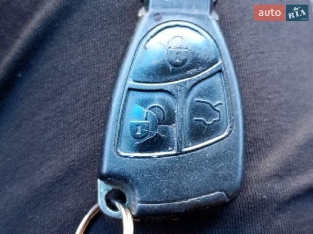 Синий Мерседес Е-Класс, объемом двигателя 2.15 л и пробегом 460 тыс. км за 2550 $, фото 6 на Automoto.ua