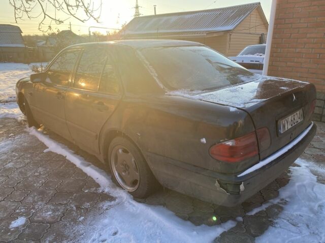 Синий Мерседес Е-Класс, объемом двигателя 2 л и пробегом 200 тыс. км за 2100 $, фото 8 на Automoto.ua