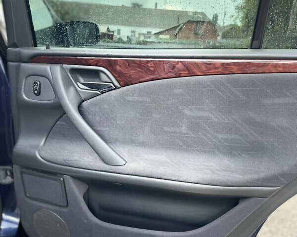 Синий Мерседес Е-Класс, объемом двигателя 2.2 л и пробегом 314 тыс. км за 4999 $, фото 25 на Automoto.ua