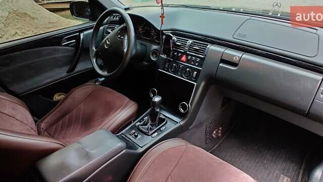 Синій Мерседес Е-Клас, об'ємом двигуна 2 л та пробігом 300 тис. км за 4700 $, фото 27 на Automoto.ua