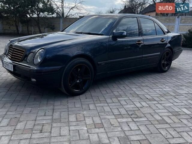 Синий Мерседес Е-Класс, объемом двигателя 3.2 л и пробегом 471 тыс. км за 5000 $, фото 3 на Automoto.ua