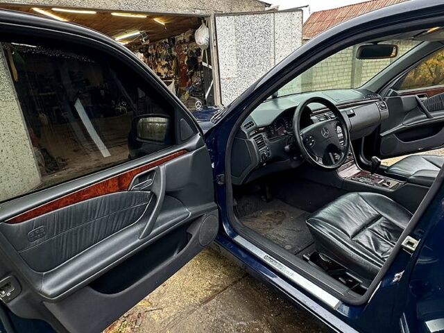 Синий Мерседес Е-Класс, объемом двигателя 4.3 л и пробегом 288 тыс. км за 1850 $, фото 8 на Automoto.ua