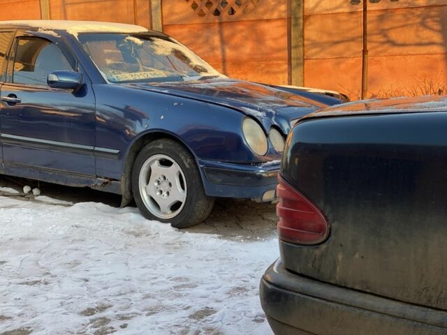 Синий Мерседес Е-Класс, объемом двигателя 2 л и пробегом 200 тыс. км за 2100 $, фото 3 на Automoto.ua