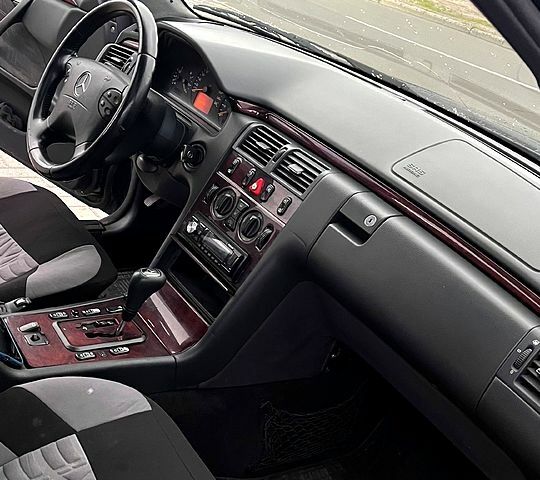 Синій Мерседес Е-Клас, об'ємом двигуна 2.6 л та пробігом 490 тис. км за 3150 $, фото 7 на Automoto.ua