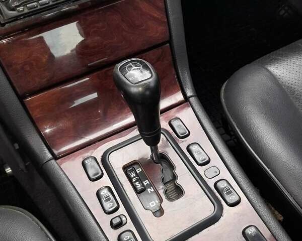 Синий Мерседес Е-Класс, объемом двигателя 2 л и пробегом 360 тыс. км за 3400 $, фото 8 на Automoto.ua