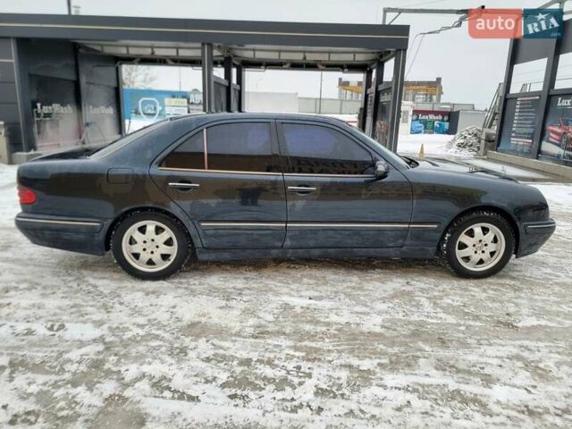 Синий Мерседес Е-Класс, объемом двигателя 2 л и пробегом 380 тыс. км за 4900 $, фото 6 на Automoto.ua