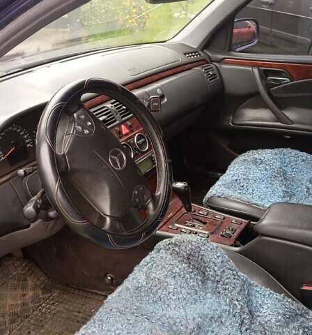 Синій Мерседес Е-Клас, об'ємом двигуна 2 л та пробігом 250 тис. км за 1999 $, фото 6 на Automoto.ua
