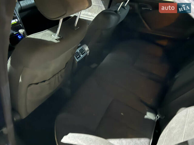 Синий Мерседес Е-Класс, объемом двигателя 2.1 л и пробегом 500 тыс. км за 2199 $, фото 9 на Automoto.ua