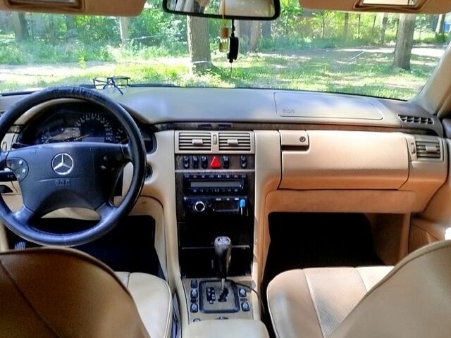 Синий Мерседес Е-Класс, объемом двигателя 2 л и пробегом 300 тыс. км за 3700 $, фото 2 на Automoto.ua