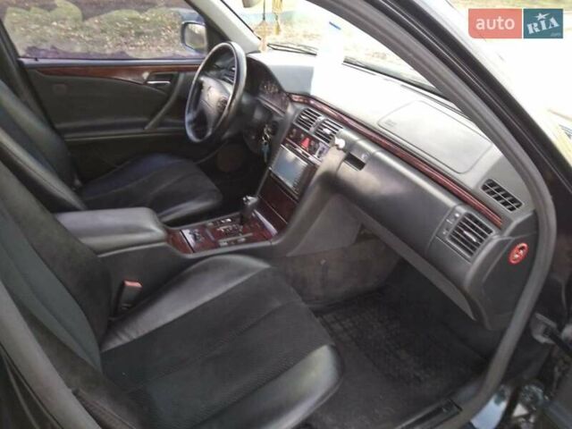 Синий Мерседес Е-Класс, объемом двигателя 2 л и пробегом 480 тыс. км за 3700 $, фото 16 на Automoto.ua