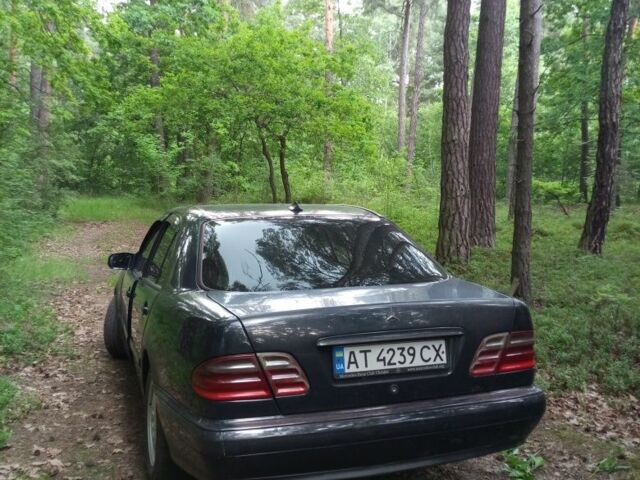 Синій Мерседес Е-Клас, об'ємом двигуна 2.1 л та пробігом 468 тис. км за 1850 $, фото 5 на Automoto.ua