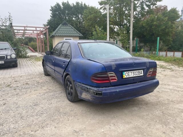 Синий Мерседес Е-Класс, объемом двигателя 2.2 л и пробегом 365 тыс. км за 1900 $, фото 5 на Automoto.ua