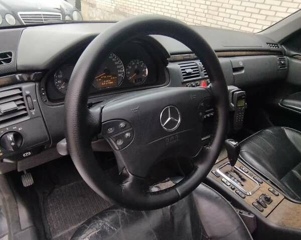 Синий Мерседес Е-Класс, объемом двигателя 2.8 л и пробегом 280 тыс. км за 3800 $, фото 4 на Automoto.ua