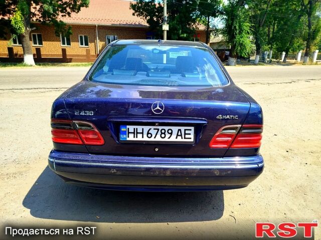 Синий Мерседес Е-Класс, объемом двигателя 4.3 л и пробегом 250 тыс. км за 3550 $, фото 2 на Automoto.ua