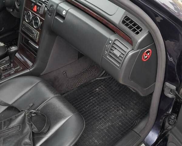 Синий Мерседес Е-Класс, объемом двигателя 2 л и пробегом 360 тыс. км за 3400 $, фото 4 на Automoto.ua