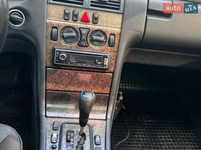 Синий Мерседес Е-Класс, объемом двигателя 3.2 л и пробегом 471 тыс. км за 5000 $, фото 20 на Automoto.ua