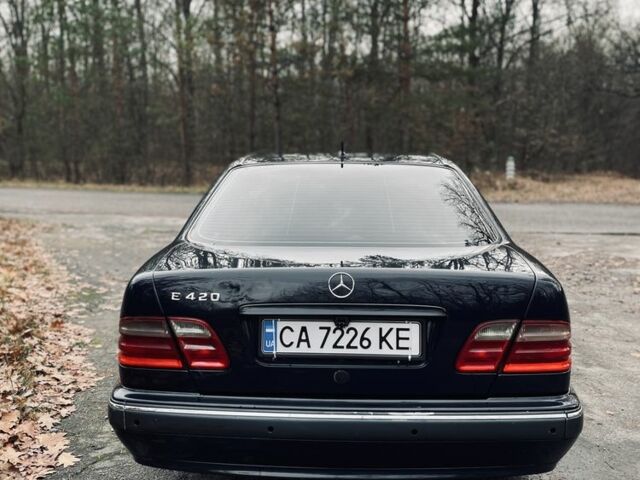 Синий Мерседес Е-Класс, объемом двигателя 2.4 л и пробегом 370 тыс. км за 3700 $, фото 2 на Automoto.ua