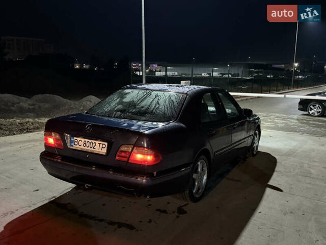 Синий Мерседес Е-Класс, объемом двигателя 2.1 л и пробегом 500 тыс. км за 2199 $, фото 3 на Automoto.ua