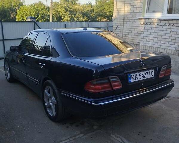 Синий Мерседес Е-Класс, объемом двигателя 2.8 л и пробегом 380 тыс. км за 4600 $, фото 1 на Automoto.ua