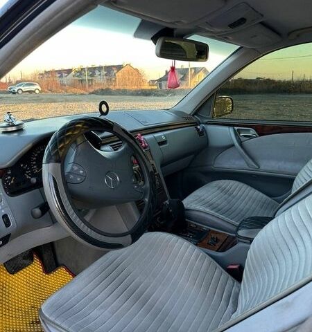 Синий Мерседес Е-Класс, объемом двигателя 2.69 л и пробегом 456 тыс. км за 4599 $, фото 6 на Automoto.ua