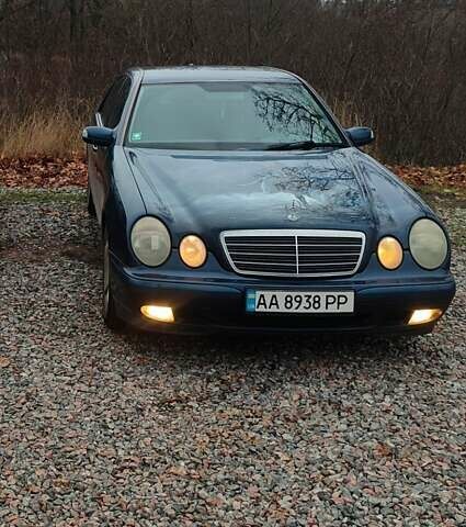 Синий Мерседес Е-Класс, объемом двигателя 2.2 л и пробегом 329 тыс. км за 4500 $, фото 6 на Automoto.ua