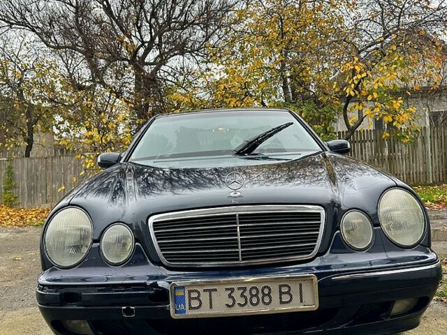 Синий Мерседес Е-Класс, объемом двигателя 4.3 л и пробегом 288 тыс. км за 1850 $, фото 1 на Automoto.ua