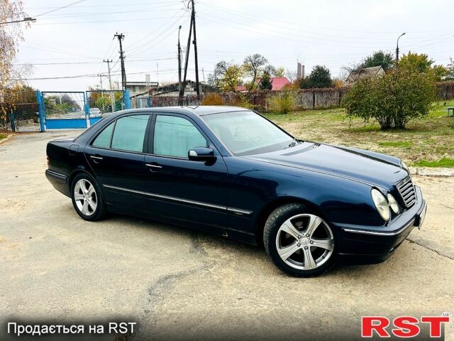 Синий Мерседес Е-Класс, объемом двигателя 2.1 л и пробегом 390 тыс. км за 5000 $, фото 2 на Automoto.ua