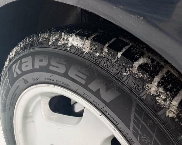 Синий Мерседес Е-Класс, объемом двигателя 2.2 л и пробегом 447 тыс. км за 2599 $, фото 18 на Automoto.ua