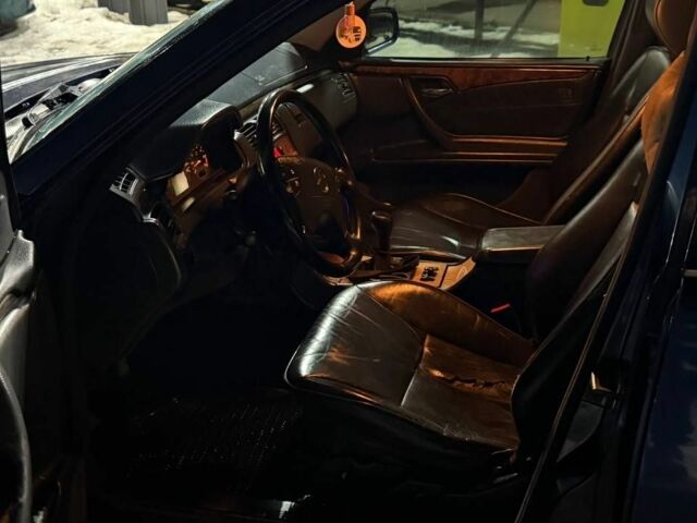 Синий Мерседес Е-Класс, объемом двигателя 2 л и пробегом 269 тыс. км за 2600 $, фото 7 на Automoto.ua