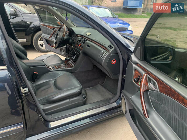 Синій Мерседес Е-Клас, об'ємом двигуна 3.2 л та пробігом 311 тис. км за 4500 $, фото 8 на Automoto.ua