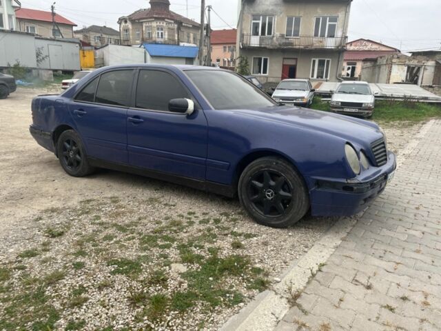 Синий Мерседес Е-Класс, объемом двигателя 2.2 л и пробегом 365 тыс. км за 1900 $, фото 7 на Automoto.ua