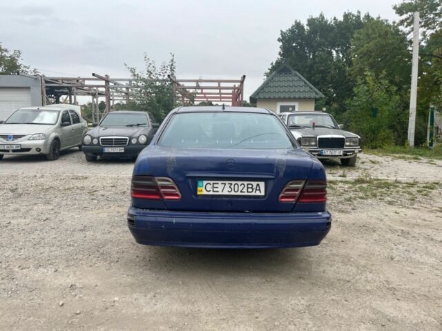 Синий Мерседес Е-Класс, объемом двигателя 2.2 л и пробегом 365 тыс. км за 1900 $, фото 4 на Automoto.ua