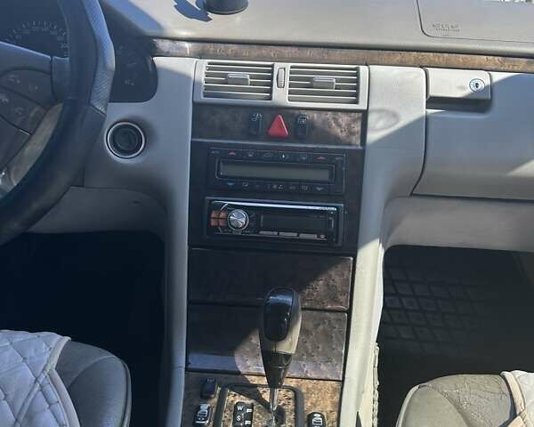 Синій Мерседес Е-Клас, об'ємом двигуна 2.69 л та пробігом 335 тис. км за 5300 $, фото 13 на Automoto.ua