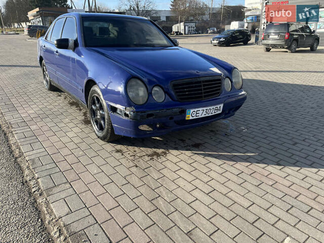 Синий Мерседес Е-Класс, объемом двигателя 2.2 л и пробегом 400 тыс. км за 1300 $, фото 3 на Automoto.ua