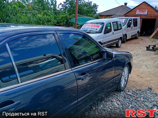 Синий Мерседес Е-Класс, объемом двигателя 2 л и пробегом 0 тыс. км за 2500 $, фото 5 на Automoto.ua